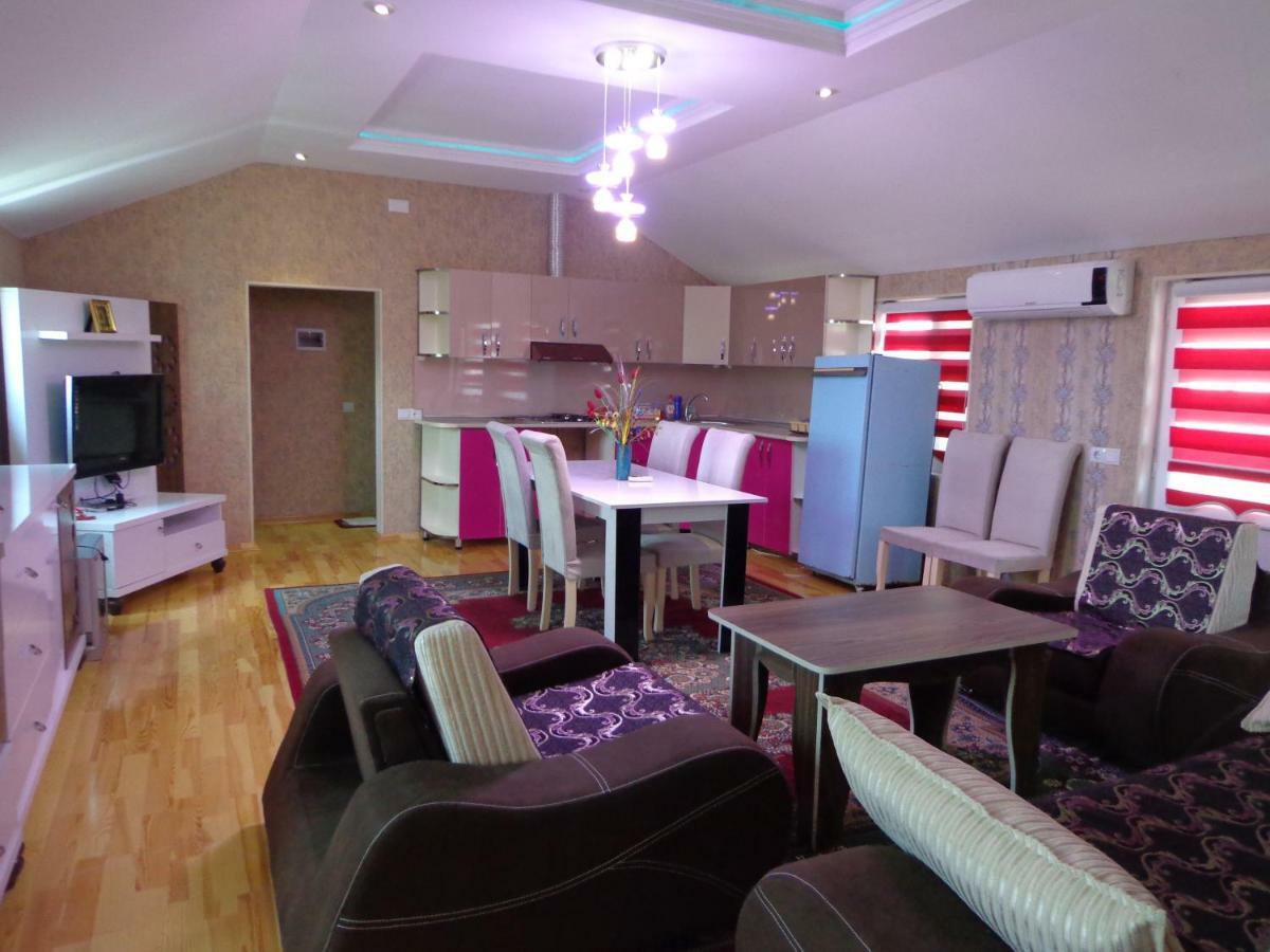 Tubram S Ailəvi Qonaq Evi Acomodação com café da manhã Şǝki Exterior foto