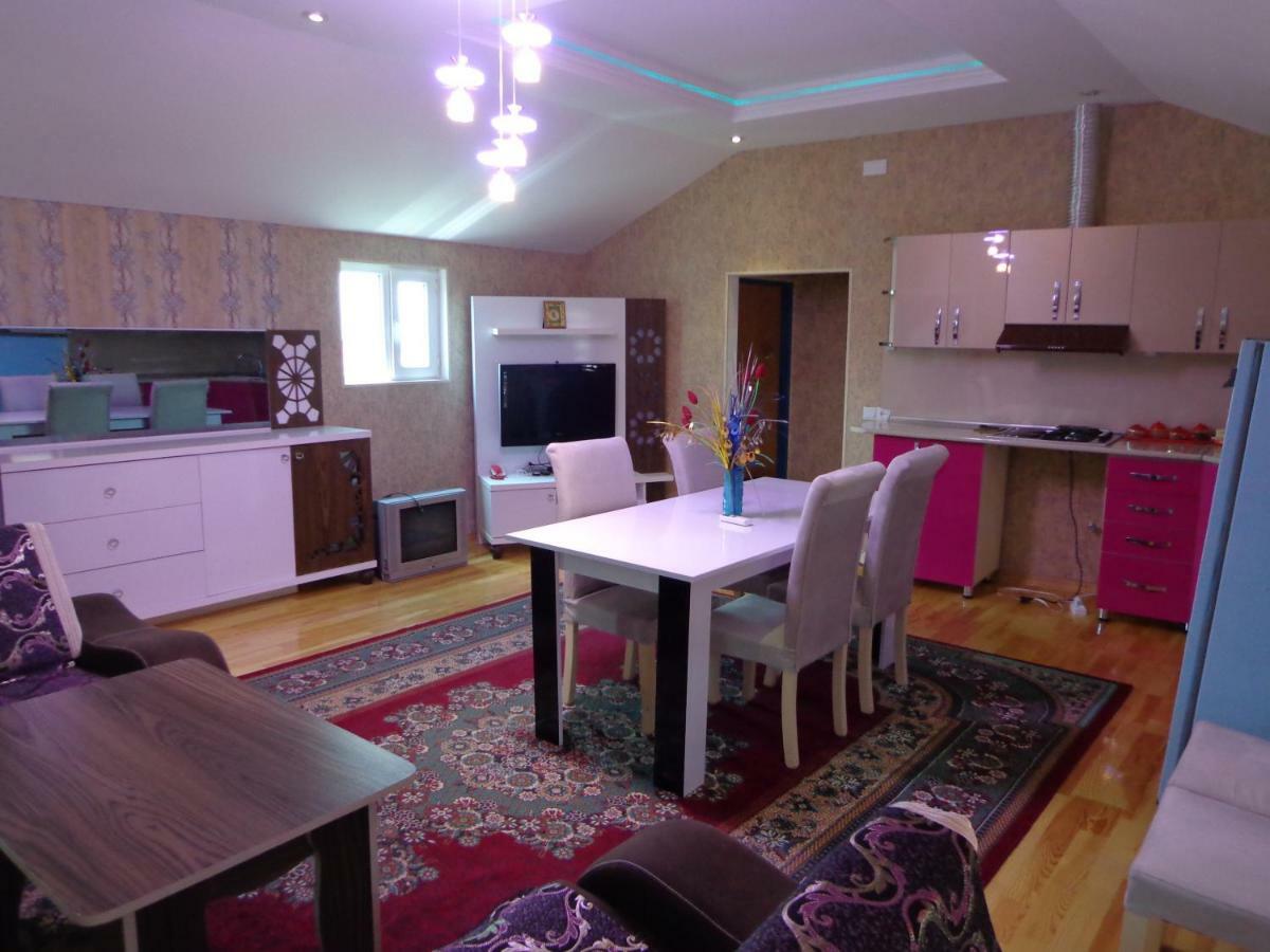 Tubram S Ailəvi Qonaq Evi Acomodação com café da manhã Şǝki Exterior foto