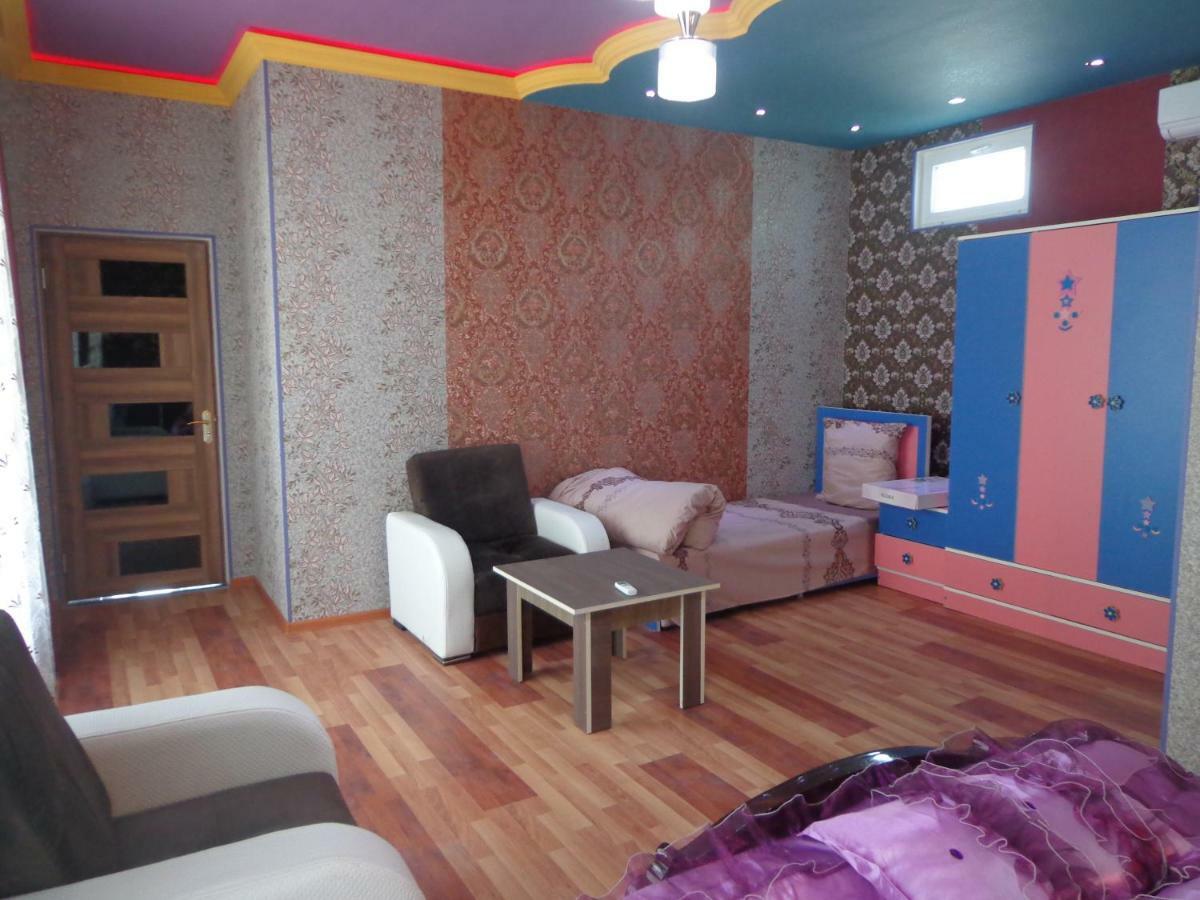 Tubram S Ailəvi Qonaq Evi Acomodação com café da manhã Şǝki Exterior foto